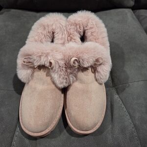 NWOT Pink Faux Fur-Lined Women's Shoes